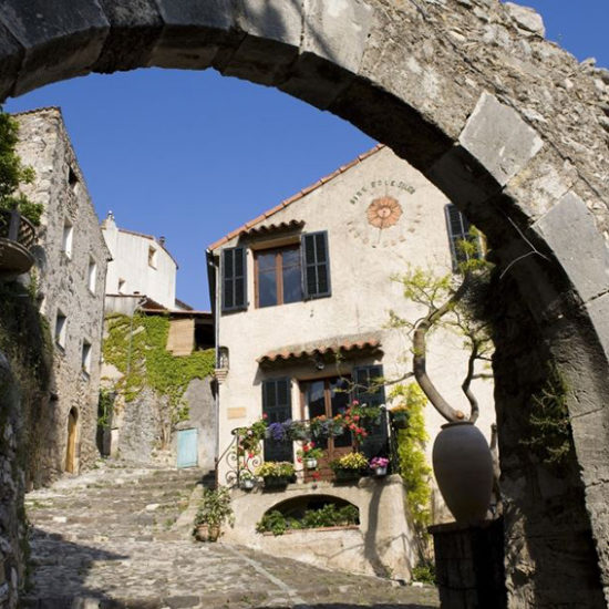 Côté Voyages - Biot village