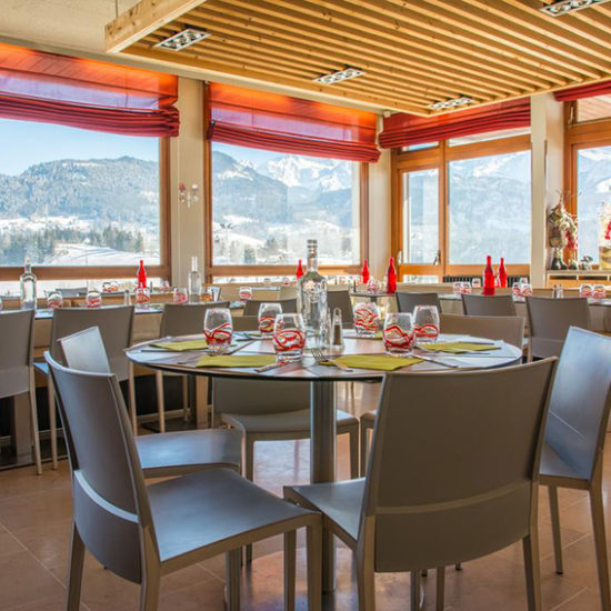 Côté Voyages Séjour ski groupe en pension complète à St Jean de Sixt - Haute Savoie - Village Vacances *** avec piscine et spa