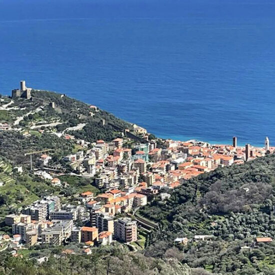 Randonnée en groupe à Finale Ligurie en Italie